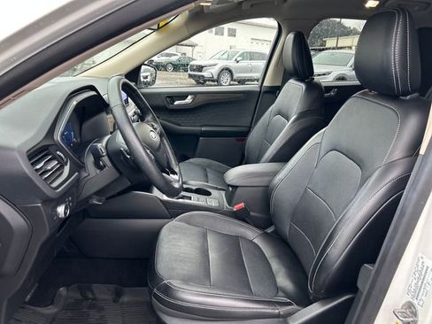 Used 2020 Ford Escape Titanium image 17