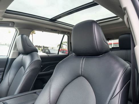 Used 2025 Toyota Grand Highlander FWD image 17