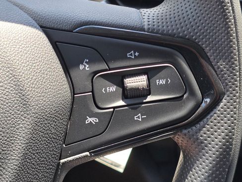 Used 2024 Chevrolet Trax LS w/ LS Convenience Package FWD image 10