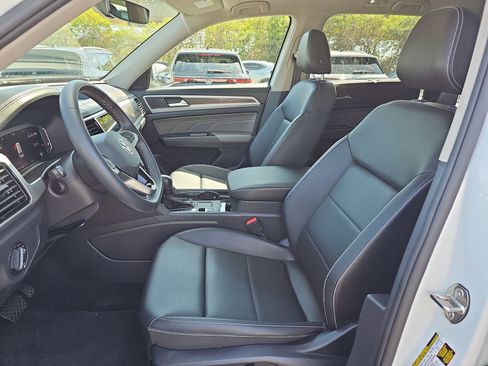 Used 2023 Volkswagen Atlas SE w/ Panoramic Sunroof Package FWD image 16