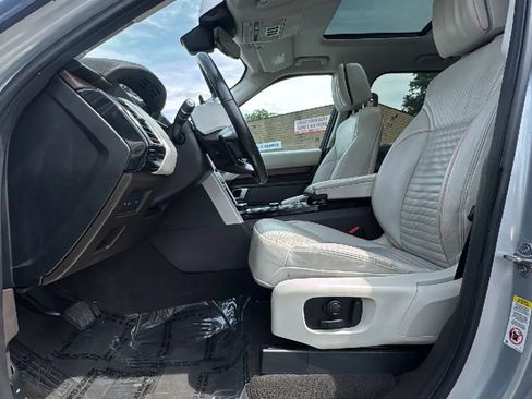 Used 2018 Land Rover Discovery HSE Luxury AWD/4WD image 11