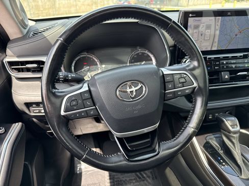 Used 2022 Toyota Highlander Platinum AWD/4WD image 11