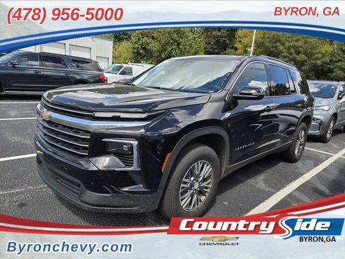 Used 2026 Chevrolet Traverse LT FWD image 1
