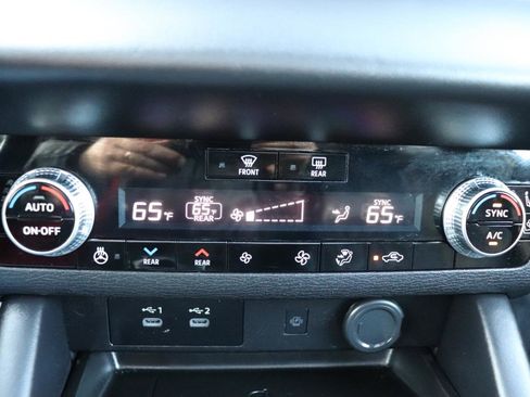 Used 2025 Mitsubishi Outlander SEL image 41