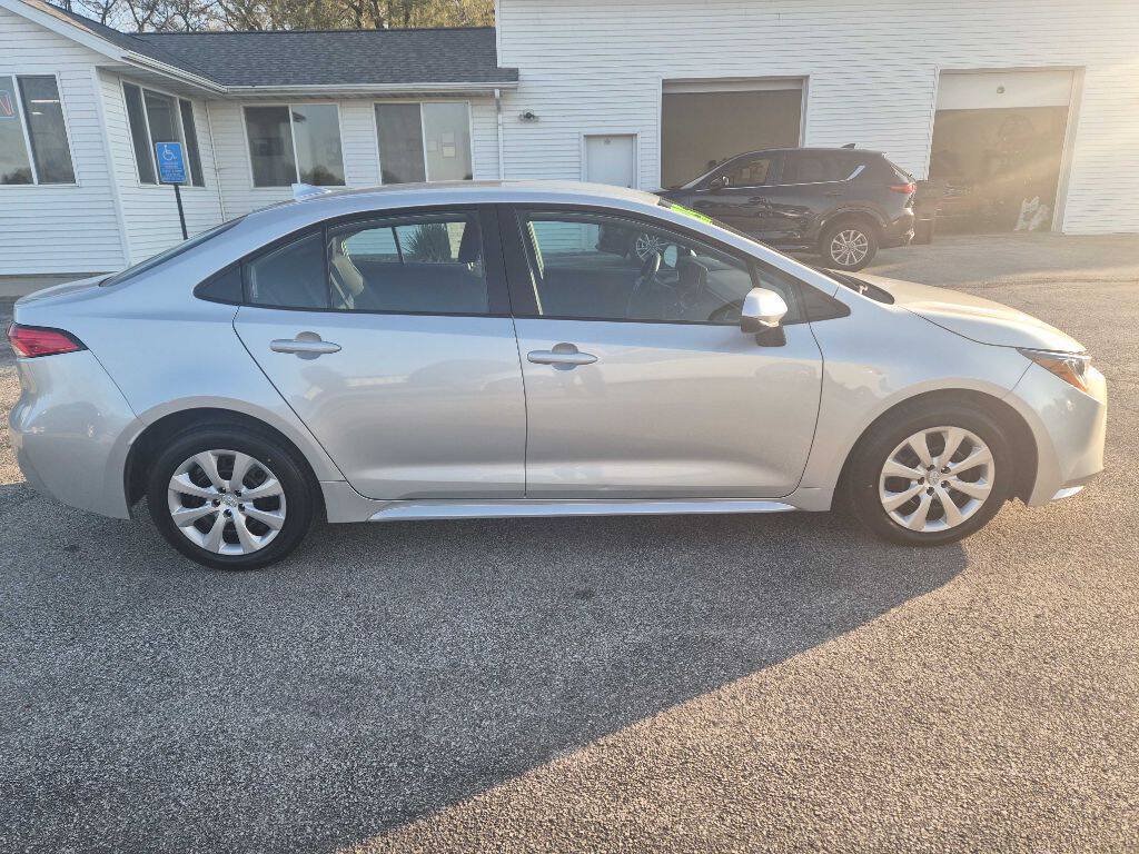 Used 2025 Toyota Corolla LE FWD image 4