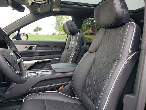 New 2026 Cadillac Vistiq Platinum image 19