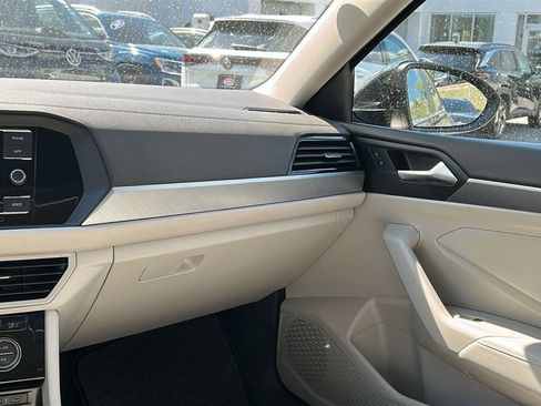 Used 2023 Volkswagen Jetta SE w/ Panoramic Sunroof Package FWD image 25