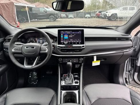 New 2026 Jeep Compass Latitude image 11