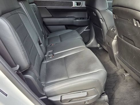 Used 2024 Hyundai Santa Fe Limited AWD/4WD image 17