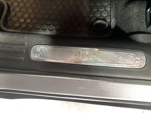 Used 2020 Jeep Cherokee Limited w/ Technology Group image 14