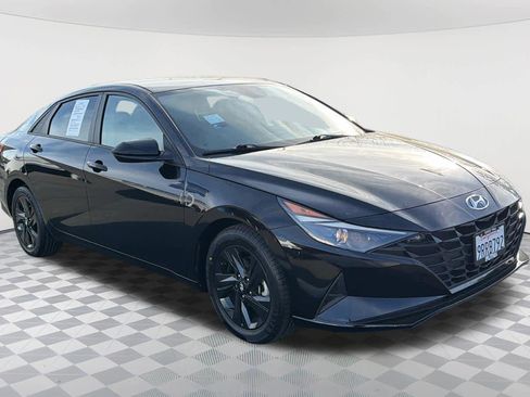 Used 2023 Hyundai Elantra SEL image 3