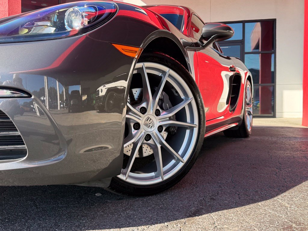 Used 2019 Porsche 718 Cayman RWD image 2