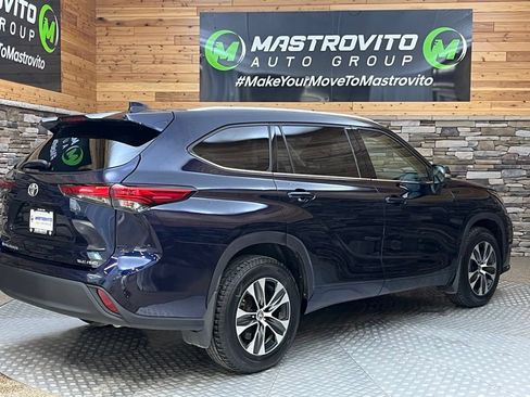 Used 2020 Toyota Highlander XLE AWD/4WD image 29