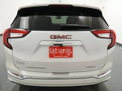 Used 2024 GMC Terrain Denali w/ Denali Premium Package AWD/4WD image 8