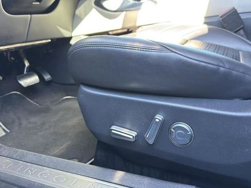 Used 2024 Lincoln Nautilus Reserve image 11