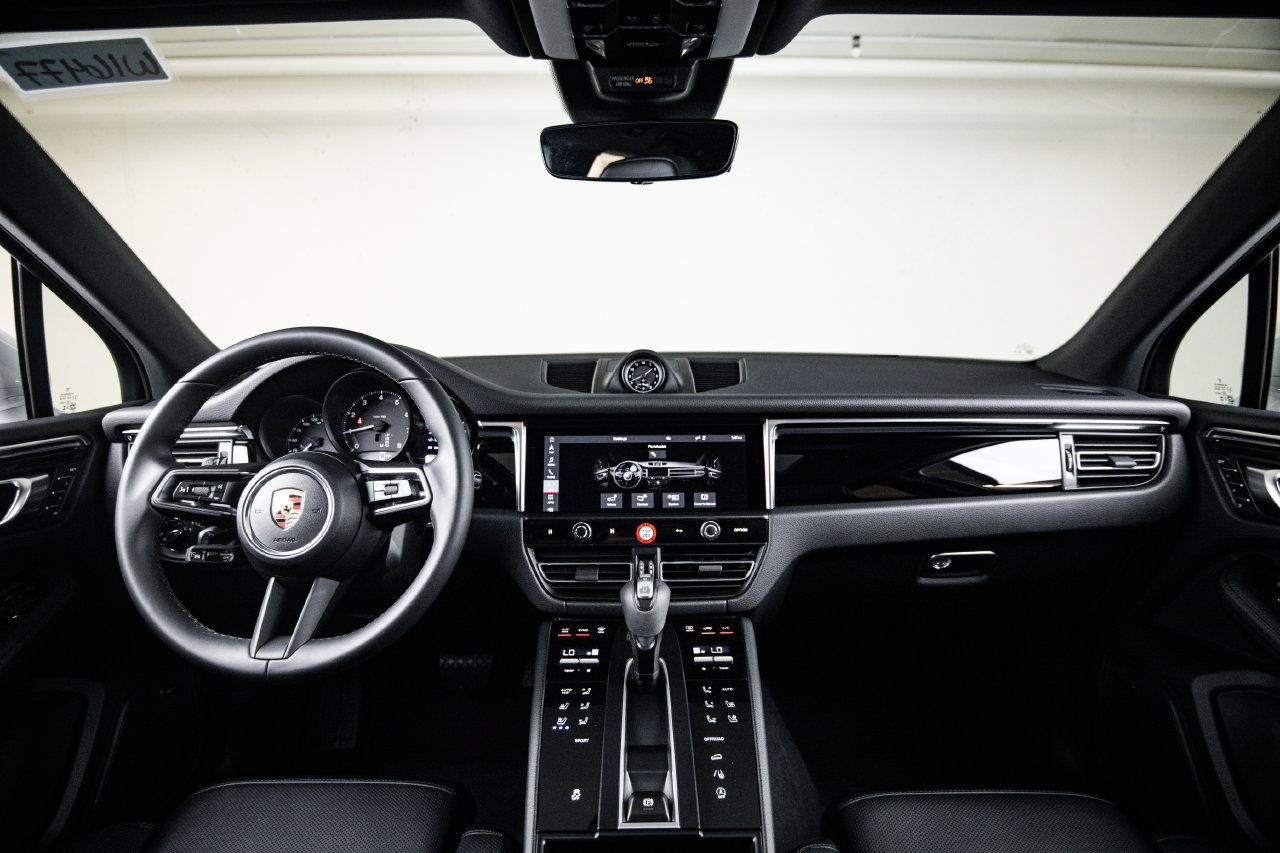 Certified 2026 Porsche Macan AWD/4WD image 25
