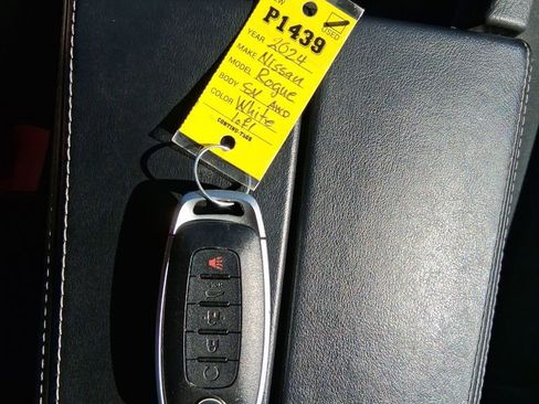 Used 2024 Nissan Rogue SV image 27