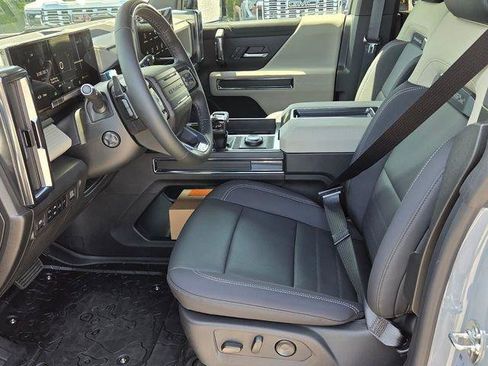New 2026 GMC Hummer EV 4x4 Crew Cab image 11