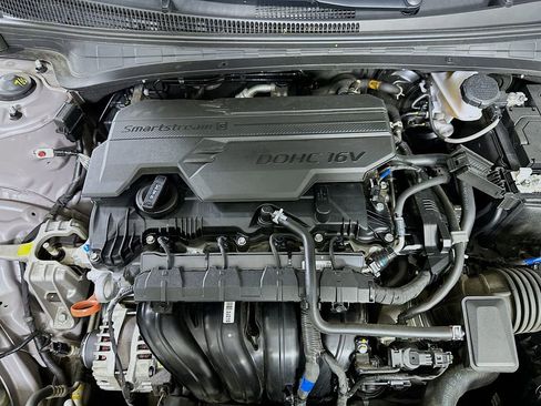 Used 2024 Hyundai Elantra Limited FWD image 9