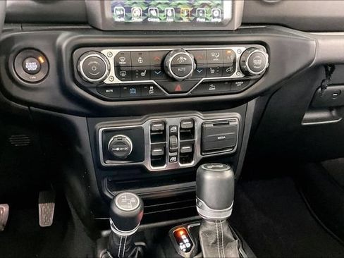 Used 2021 Jeep Wrangler Unlimited Sahara w/ Cold Weather Group AWD/4WD image 8