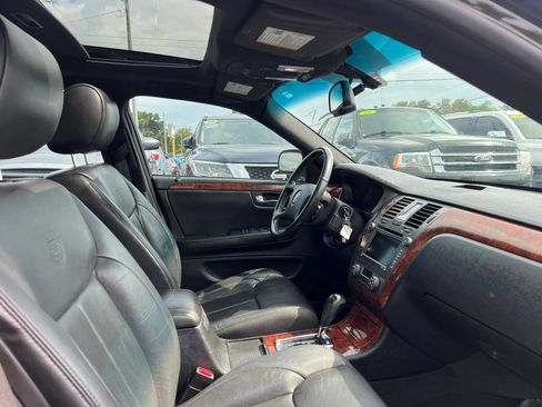 Used 2007 Cadillac DTS Luxury I w/ Sun And Navigation Package FWD image 17