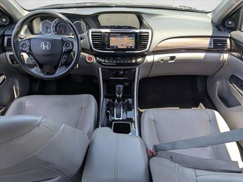 Used 2017 Honda Accord Touring image 14