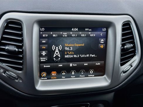 Used 2018 Jeep Compass Latitude w/ Popular Equipment Group FWD image 11