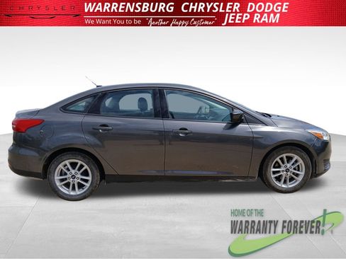 Used 2018 Ford Focus SE FWD image 3