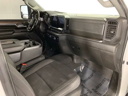 Used 2024 Chevrolet Silverado 2500 LT AWD/4WD image 24
