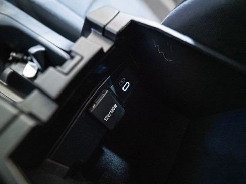 Certified 2025 Toyota Corolla Cross LE image 31