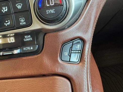 Used 2015 Chevrolet Suburban LTZ AWD/4WD image 30
