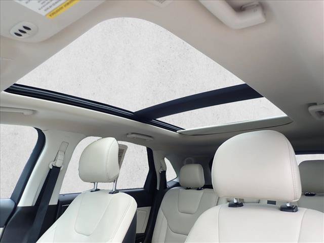 Used 2019 Ford Edge Titanium w/ Equipment Group 301A AWD/4WD image 15