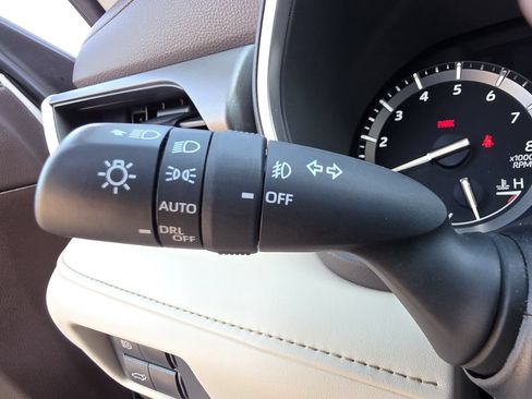 Used 2021 Toyota Highlander XLE AWD/4WD image 33