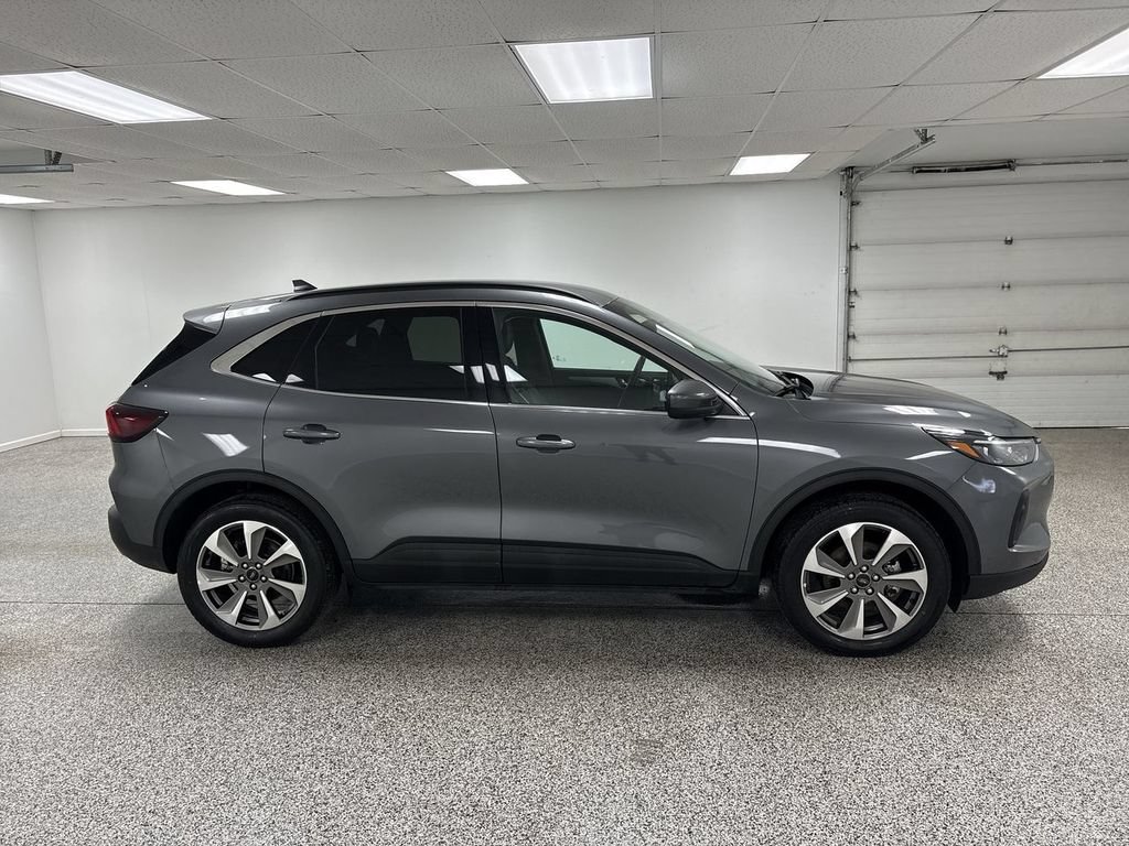 Used 2025 Ford Escape Platinum AWD/4WD image 9