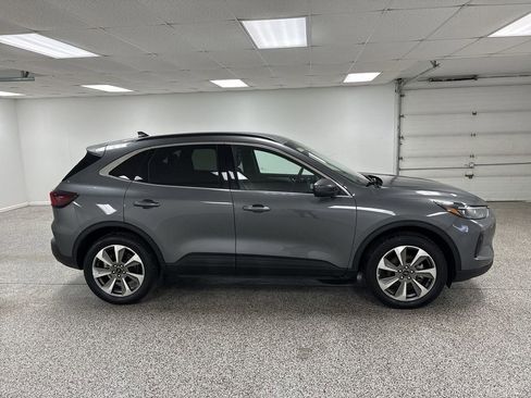 Used 2025 Ford Escape Platinum image 9