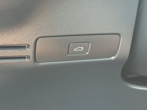 Certified 2023 Volvo C40 P8 Recharge Plus AWD/4WD image 31