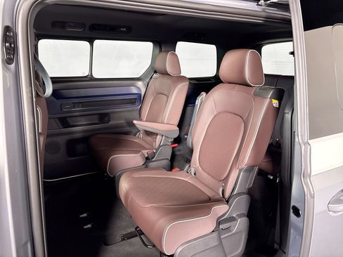 Certified 2025 Volkswagen ID. Buzz Pro S Plus AWD/4WD image 21
