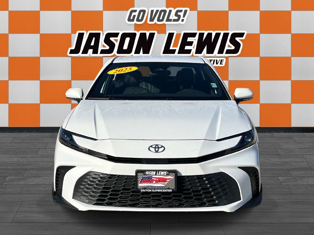 Used 2025 Toyota Camry SE FWD image 8
