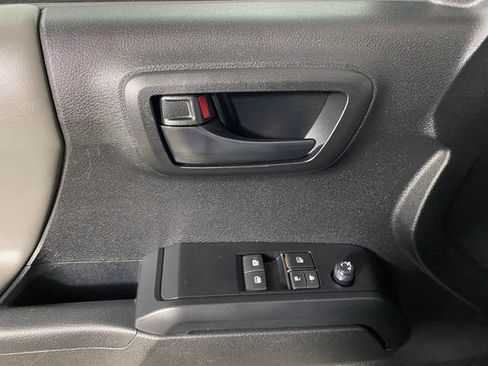 Certified 2022 Toyota Tacoma SR AWD/4WD image 21