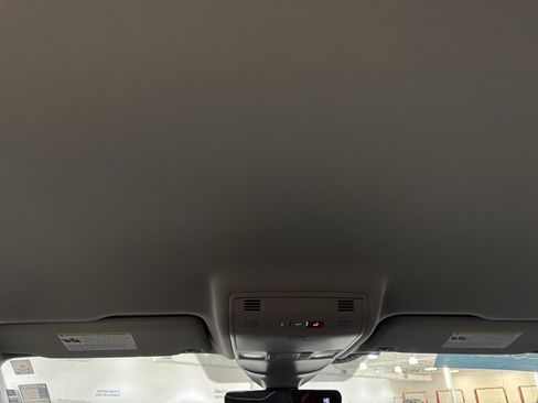 Certified 2023 Volkswagen Taos SE FWD image 26