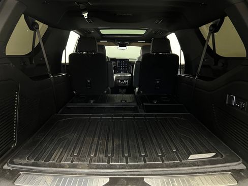 Used 2025 GMC Yukon XL AT4 w/ AT4 Premium Package AWD/4WD image 33