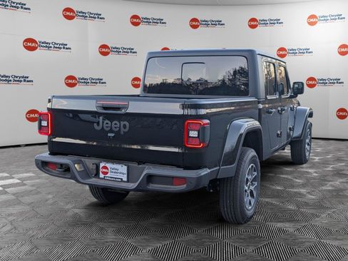 New 2025 Jeep Gladiator Sport AWD/4WD image 5