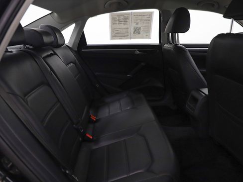 Used 2017 Volkswagen Passat 1.8T R-Line image 12