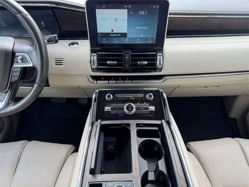 Used 2021 Lincoln Navigator Reserve w/ Luxury Package image 11