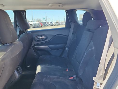 Used 2019 Jeep Cherokee Latitude w/ Popular Appearance Group image 13