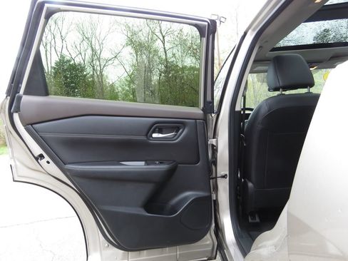 Used 2023 Nissan Rogue SL AWD/4WD image 19