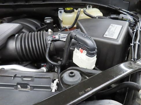 Used 2021 GMC Yukon Denali w/ Denali Premium Package image 32