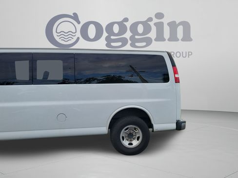 Used 2018 Chevrolet Express 3500 LT w/ LT Preferred Equipment Group RWD image 25