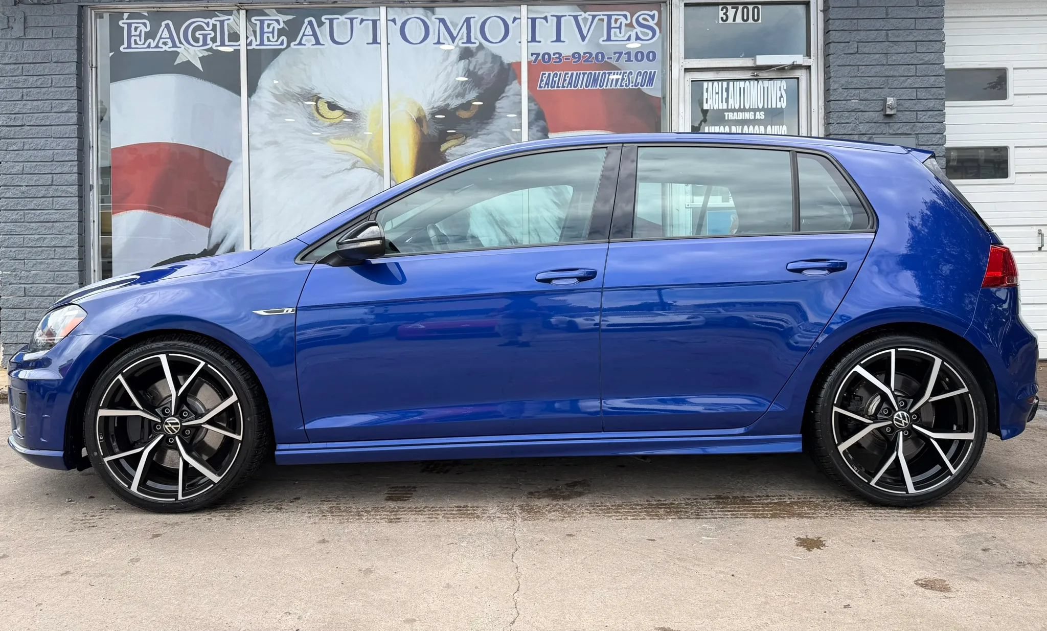 Used 2017 Volkswagen Golf R 4-Door AWD/4WD image 6