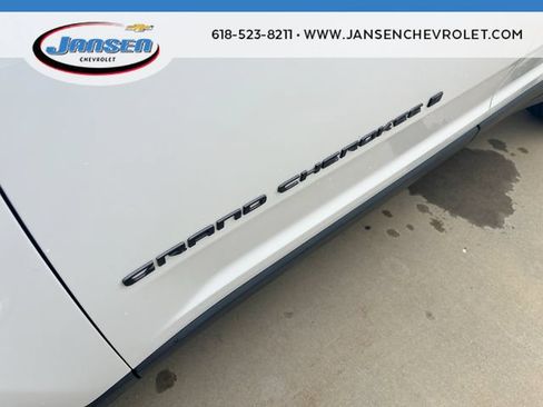 Used 2025 Jeep Grand Cherokee Altitude AWD/4WD image 31